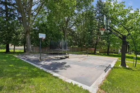 106 NE 12th Street Waverly IA 50677