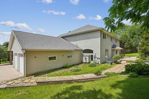 106 NE 12th Street Waverly IA 50677