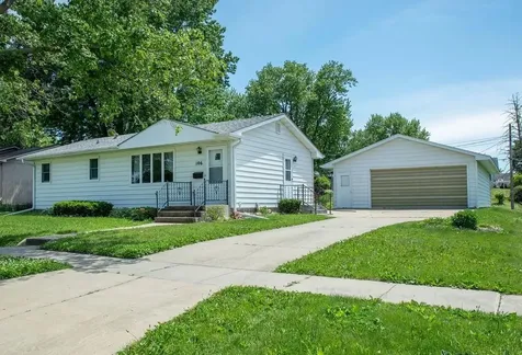 106 Park Avenue Charles City IA 50616