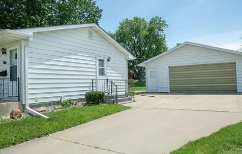 106 Park Avenue Charles City IA 50616