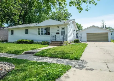 106 Park Avenue Charles City IA 50616