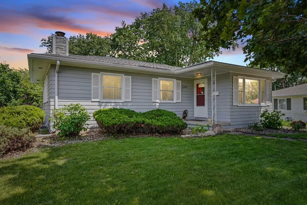 1245 Deloris Drive Waterloo IA 50701