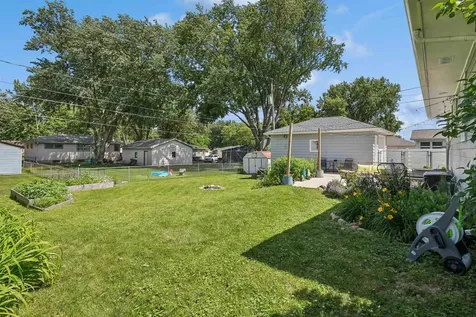 1245 Deloris Drive Waterloo IA 50701