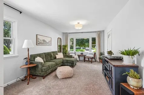 1245 Deloris Drive Waterloo IA 50701