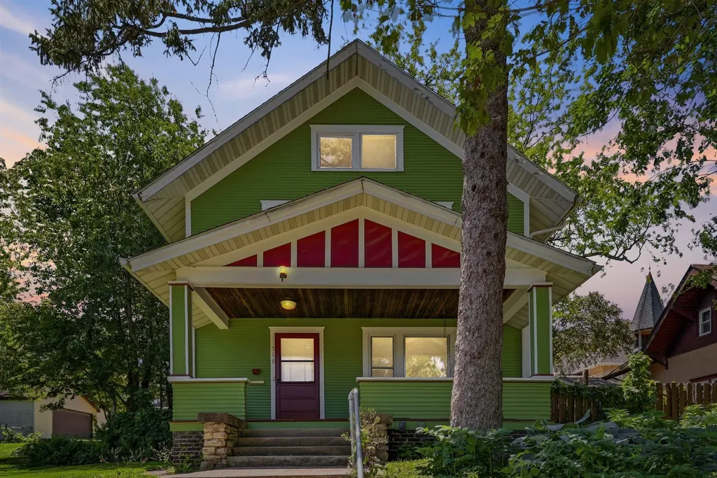 516 W 11th Street Cedar Falls IA 50613