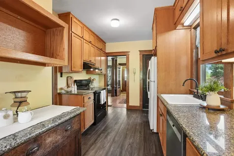 516 W 11th Street Cedar Falls IA 50613