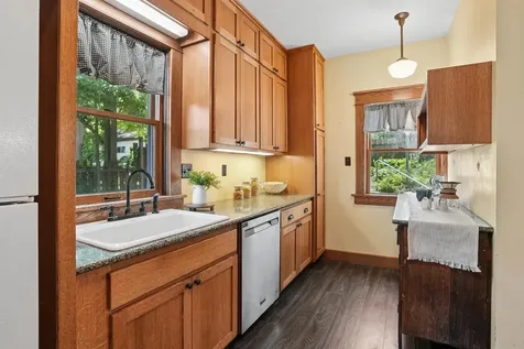 516 W 11th Street Cedar Falls IA 50613