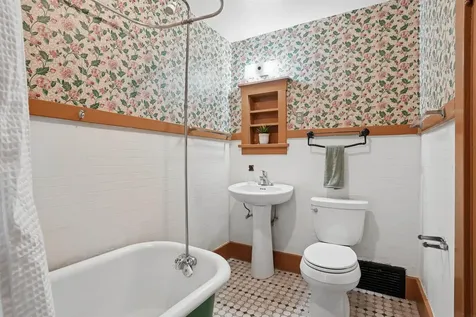 516 W 11th Street Cedar Falls IA 50613