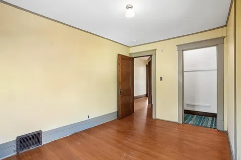 516 W 11th Street Cedar Falls IA 50613