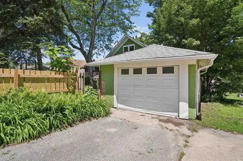 516 W 11th Street Cedar Falls IA 50613