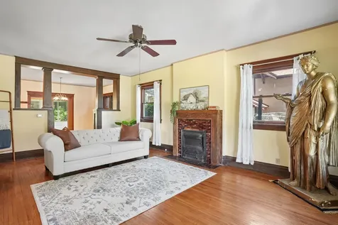 516 W 11th Street Cedar Falls IA 50613