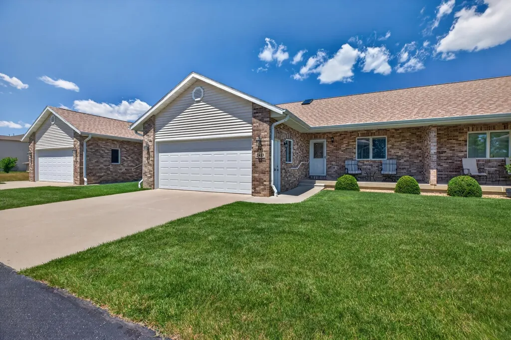 2453 Edgemont Avenue Waterloo IA 50702