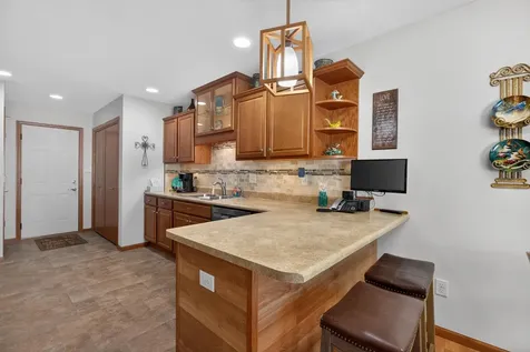 2453 Edgemont Avenue Waterloo IA 50702