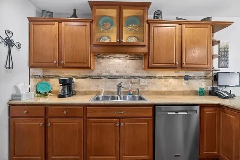 2453 Edgemont Avenue Waterloo IA 50702