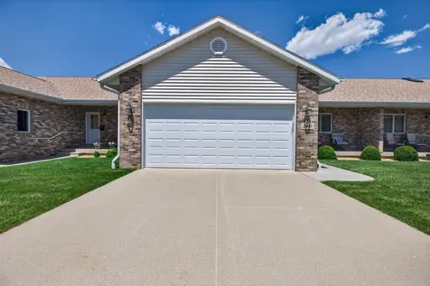 2453 Edgemont Avenue Waterloo IA 50702