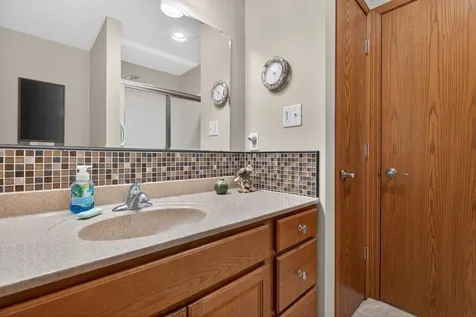 2453 Edgemont Avenue Waterloo IA 50702