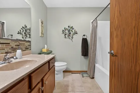 2453 Edgemont Avenue Waterloo IA 50702