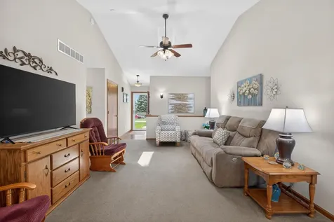 2453 Edgemont Avenue Waterloo IA 50702