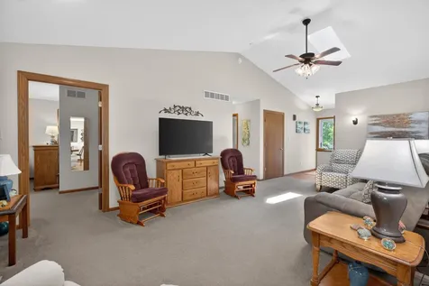 2453 Edgemont Avenue Waterloo IA 50702