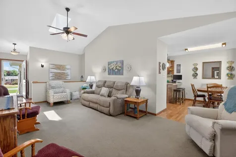 2453 Edgemont Avenue Waterloo IA 50702