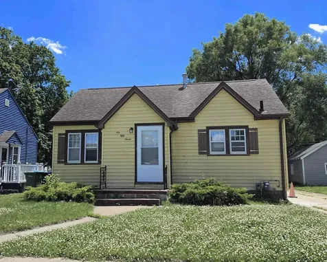 657 Dawson Waterloo IA 50703