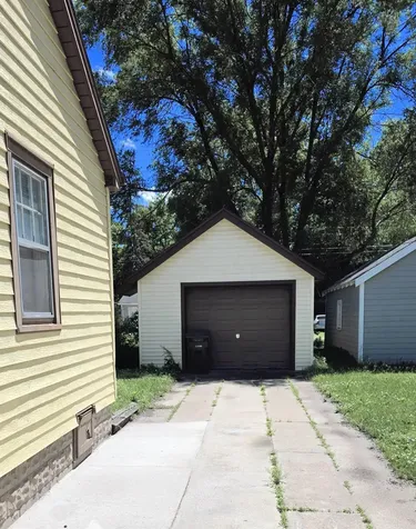 657 Dawson Waterloo IA 50703