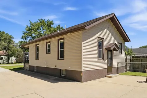 363 Indiana Street Waterloo IA 50703