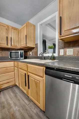 1503 Hammond Avenue Waterloo IA 50702