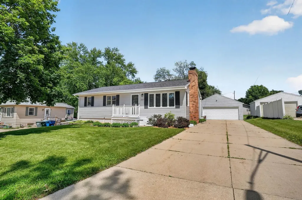 227 Spieker Road Waterloo IA 50701