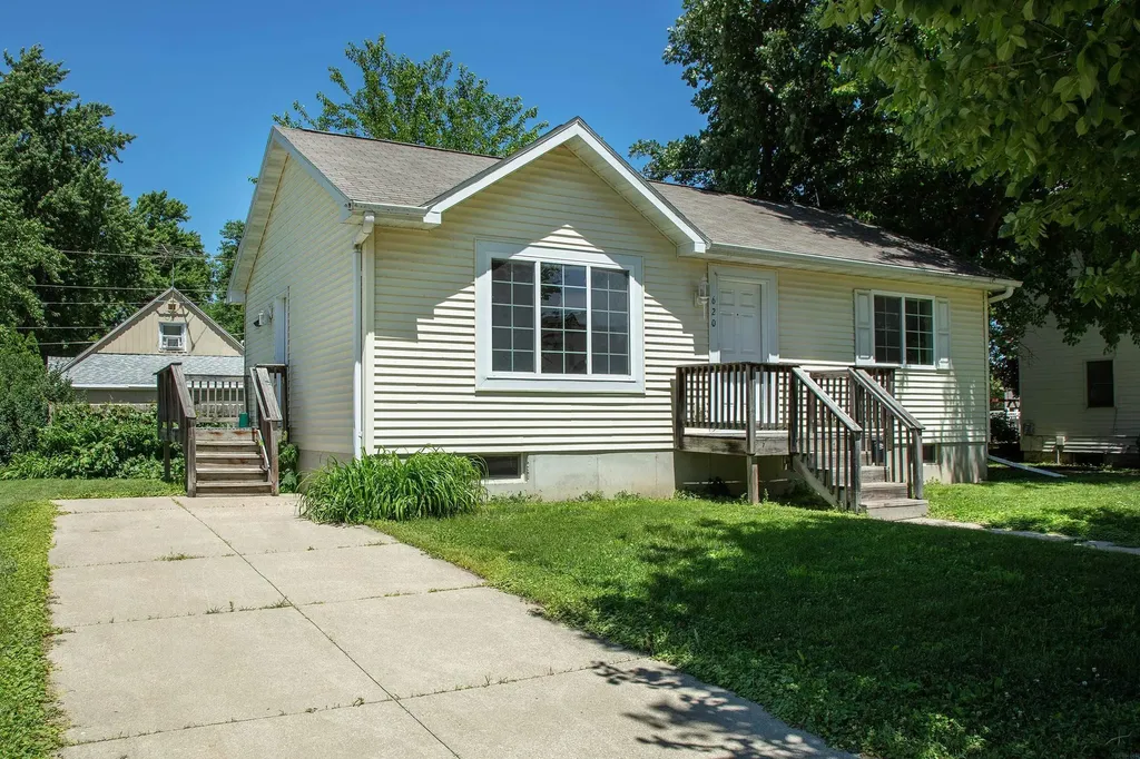 620 SW 2nd Avenue Waverly IA 50677