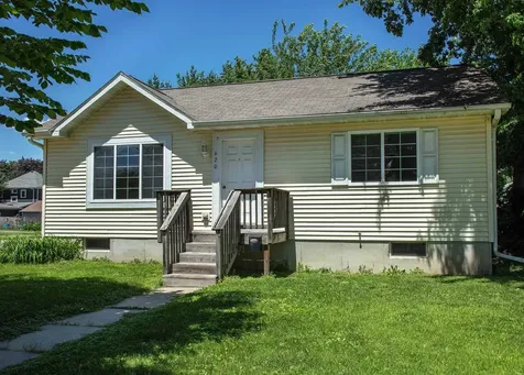 620 SW 2nd Avenue Waverly IA 50677