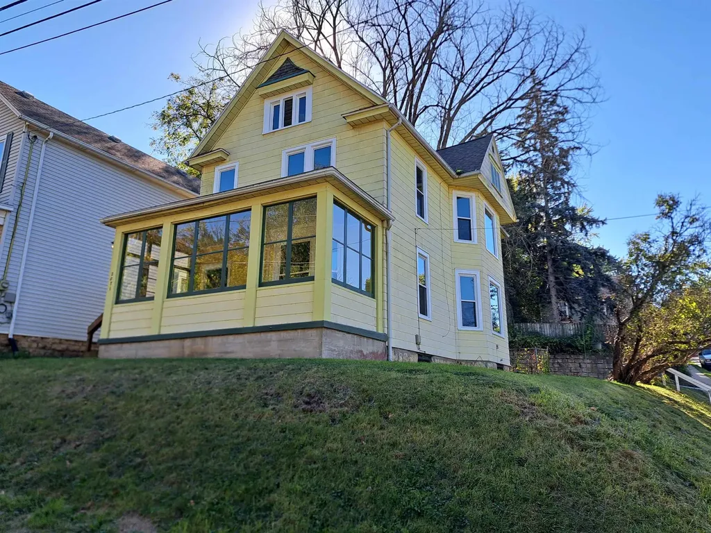 2071 N Main Street Dubuque IA 52001