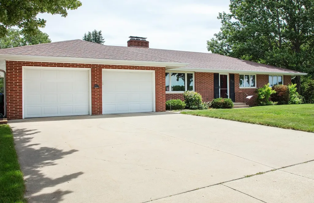 113 16th Street SW Waverly IA 50677
