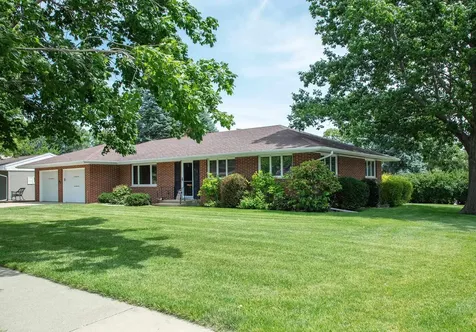 113 16th Street SW Waverly IA 50677