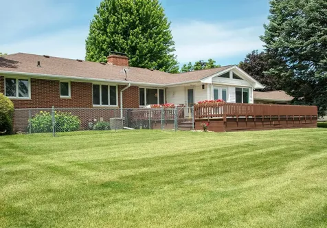 113 16th Street SW Waverly IA 50677
