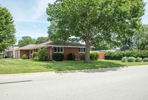 113 16th Street SW Waverly IA 50677