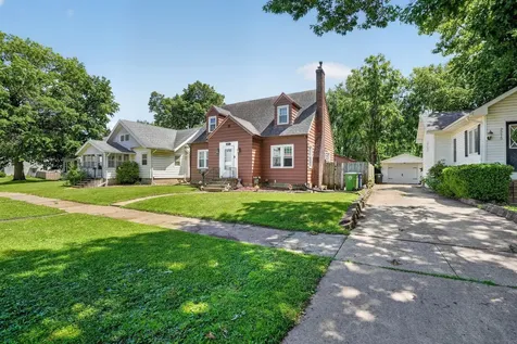 2211 W 3rd Street Waterloo IA 50701