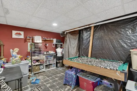 2211 W 3rd Street Waterloo IA 50701