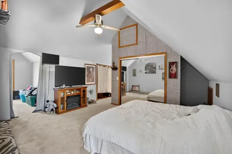 2211 W 3rd Street Waterloo IA 50701