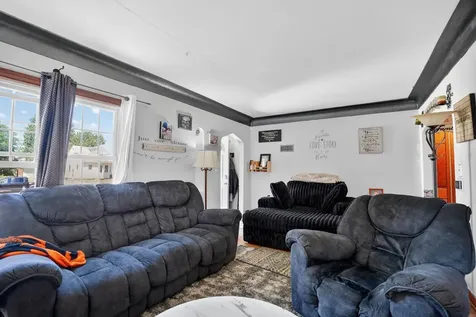 2211 W 3rd Street Waterloo IA 50701