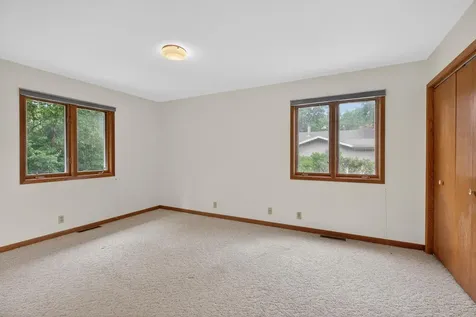 1925 Wembley Road Waterloo IA 50701