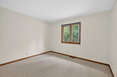 1925 Wembley Road Waterloo IA 50701