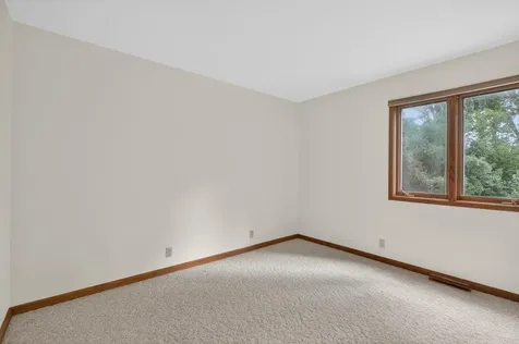 1925 Wembley Road Waterloo IA 50701