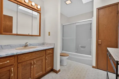 1925 Wembley Road Waterloo IA 50701
