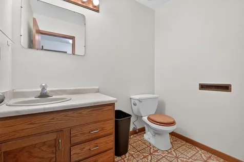 1925 Wembley Road Waterloo IA 50701