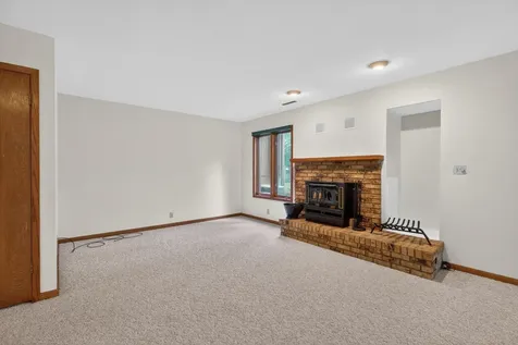 1925 Wembley Road Waterloo IA 50701
