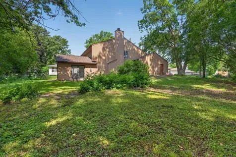 1925 Wembley Road Waterloo IA 50701