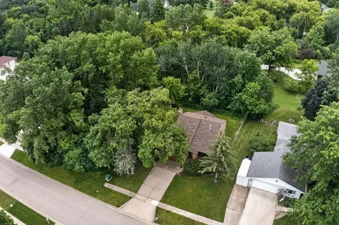 1925 Wembley Road Waterloo IA 50701