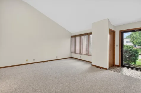 1925 Wembley Road Waterloo IA 50701