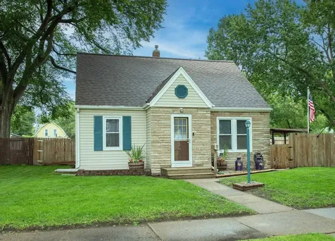 523 Archer Avenue Waterloo IA 50703